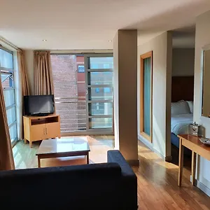 Luxury Centre With Smart Tv And Netflix, Hockley, Apartment