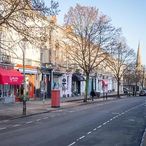 Ground Floor 2 Bedroom Town Centre Apartment