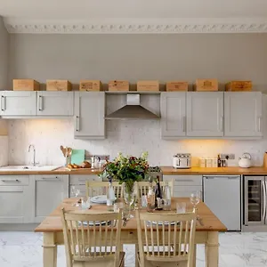 Luxury Two Floor Central Duplex Free Parking Apartment